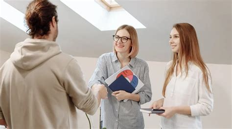 Mladí ľudia a trh práce - iniciatívy ÚPSVaR
