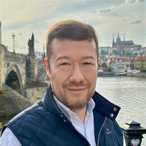 Ikona paragrafov symbolizujúca zákony a legislatívu