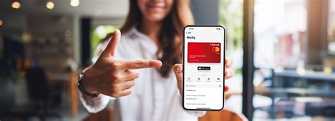 Rôzne typy kariet Senior Pas: plastová karta, platobná karta a virtuálna karta s QR kódom