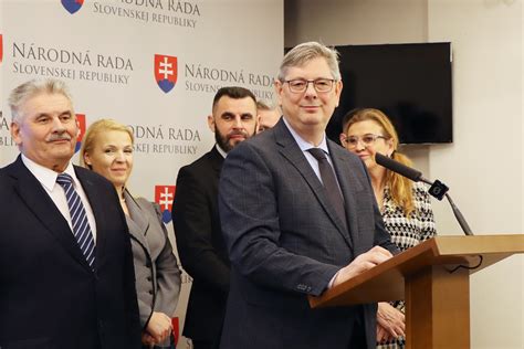 Infografika: Zvýšenie hranice príjmu pre nárok na bezplatnú právnu pomoc