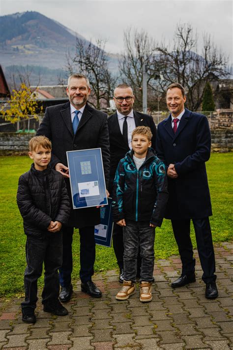 Fotografie z vianočnej besiedky so žiakmi a seniormi