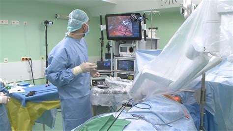 Pacient na jednotke intenzívnej starostlivosti po operácii mozgu
