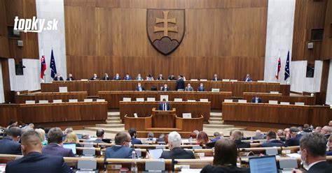 Hlasovanie poslancov v parlamente