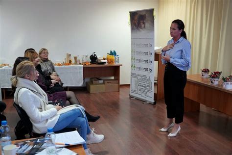 Komunitné stretnutie ľudí, ktorí diskutujú o dôležitých témach