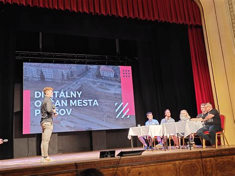 účastníci na podujatí pre vozičkárov