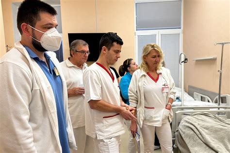 Pacient s demenciou v rozhovore s ošetrovateľom