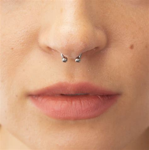 Septum piercing: umiestnenie a typy šperkov