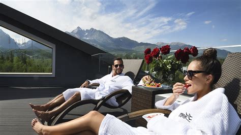 Moderné wellness centrum s bazénom a výhľadom na tatranské štíty