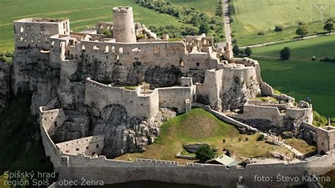 Historický hrad na kopci
