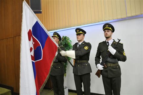 Graf dotácií na výsluhové dôchodky Ozbrojených síl SR