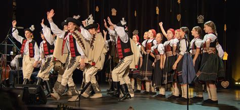 Detské folklórne súbory na scéne