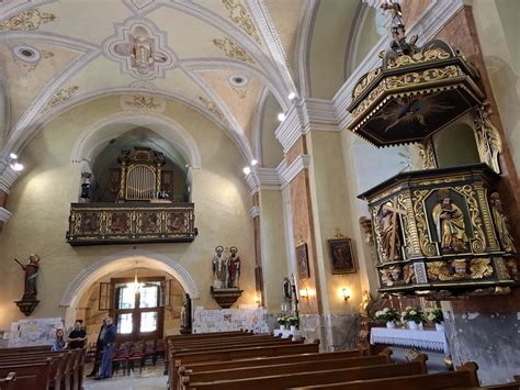 Interiér farského kostola v Pukanci