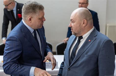Rokovanie vlády o sociálnych dávkach