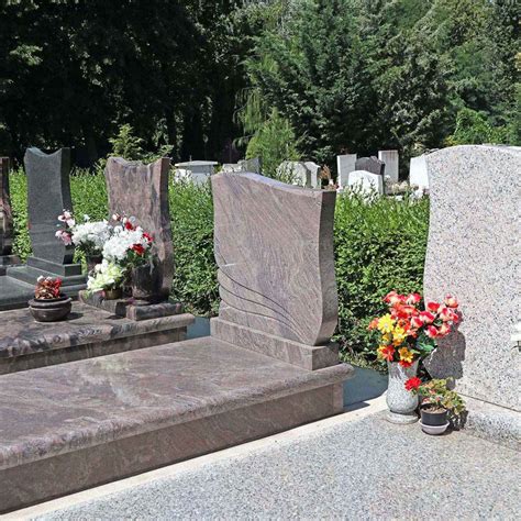 Historické náhrobné kamene na bratislavskom cintoríne