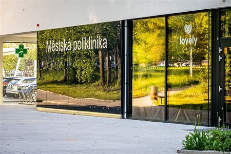 Budova polikliniky Strečnianska v Petržalke