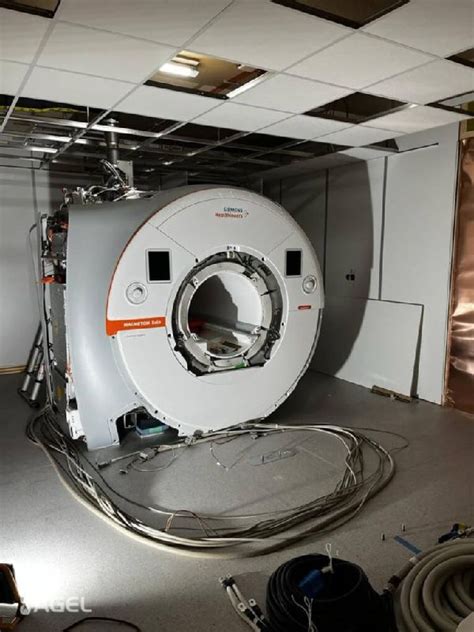 Vnútro magnetickej rezonancie (tunel pre pacienta)