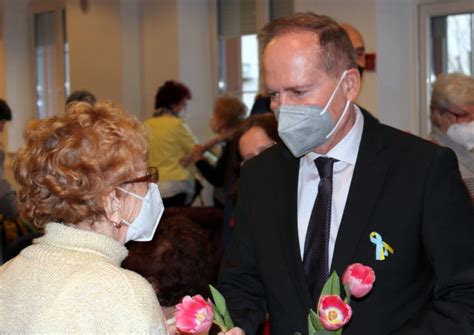 Fotografie z oslavy MDŽ v dennom centre seniorov