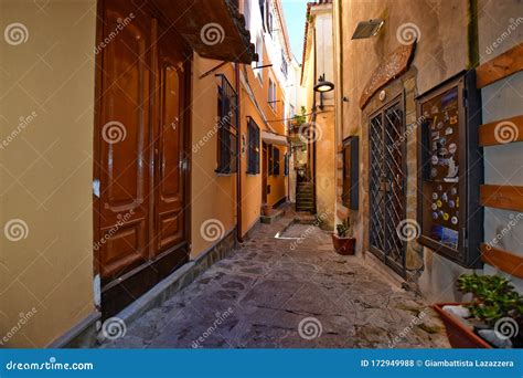 Typická andalúzska ulica s bielymi domami