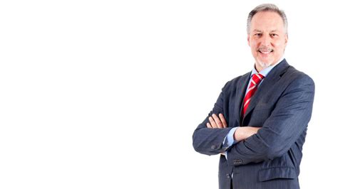 Pán v elegantnom formálnom obleku v bledom odtieni