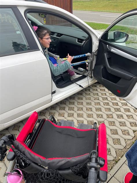 Zdvihák do auta pre imobilné osoby