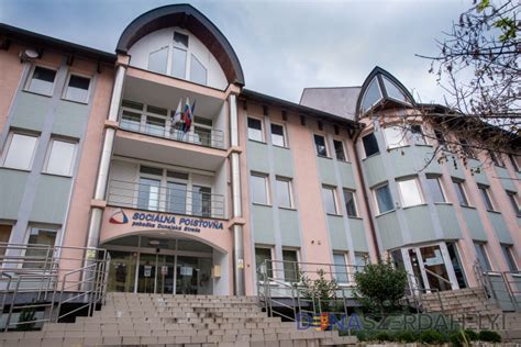 Telefónne kontakty a otváracie hodiny Sociálnej poisťovne