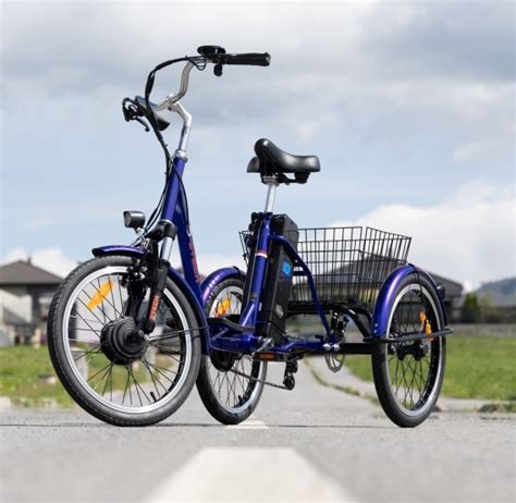 Trojkolesový bicykel pre dospelých na cyklotrase