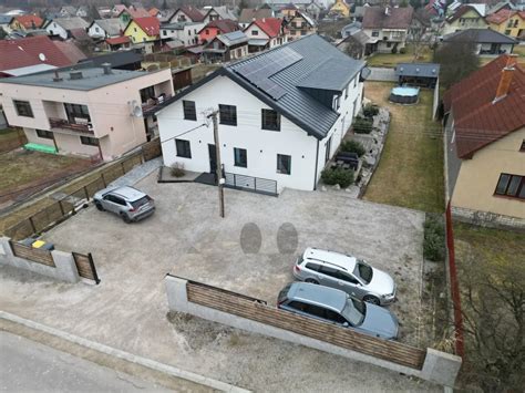 Rodina v novom dome, symbol štátnej podpory bývania