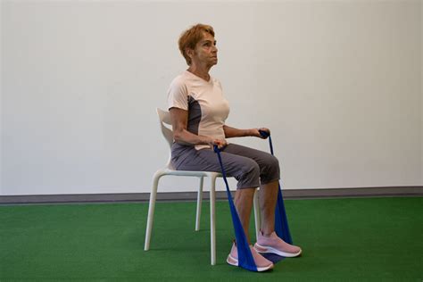 senior počas hereckého tréningu v spoločenskom centre
