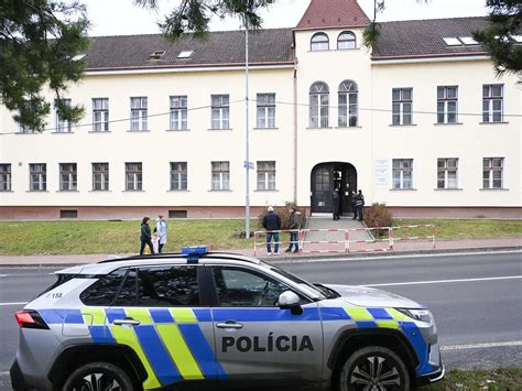 Škola v Novom Meste nad Váhom deň po streľbe