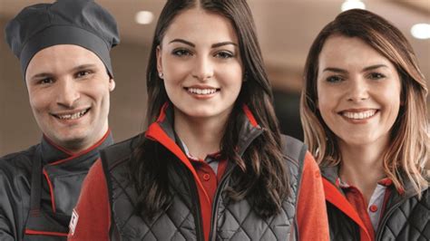 Kaufland logo a zamestnanci