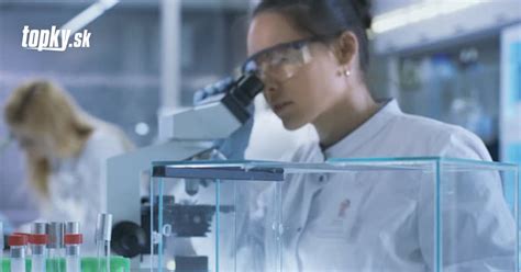 Vedci pracujúci v laboratóriu BMC SAV