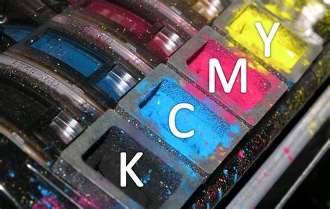 Farebné tonery v laserovej tlačiarni (CMYK)
