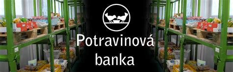 Potravinová banka a dobrovoľníci s darovanými potravinami