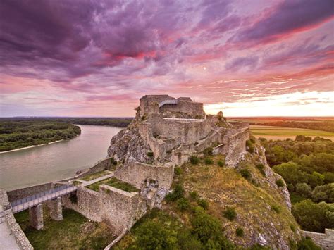 Bratislavský hrad a Devín