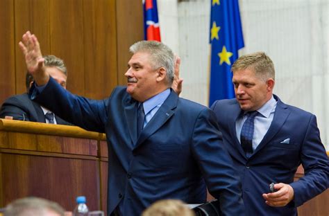Minister práce Ján Richter a premiér Robert Fico