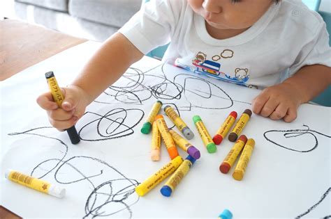 Detská kresba s prvkami úzkosti a strachu