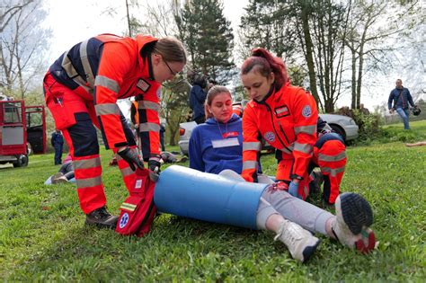 Študenti urgentnej zdravotnej starostlivosti pri výučbe
