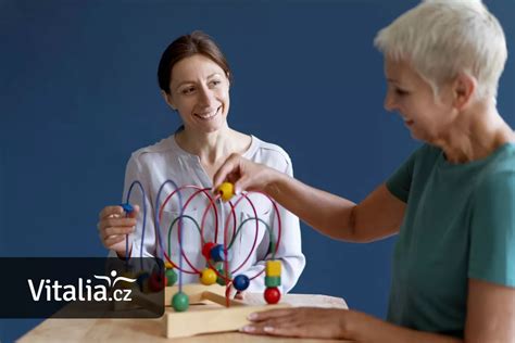 Seniori tvoria v rámci ergoterapie