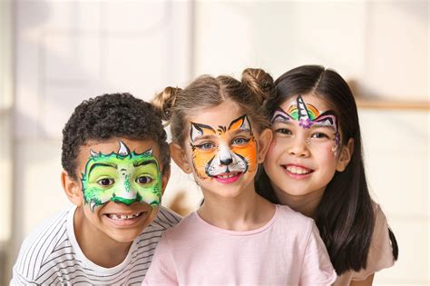 Detský kútik s maľovaním na tvár na festivale