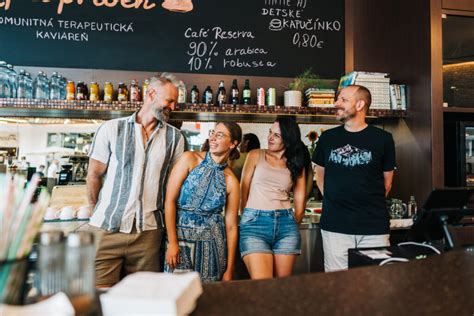 Ilustrácia znázorňujúca aktivity v centre pre ľudí s duševným ochorením