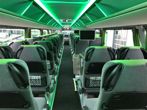 Interiér moderného autobusu FlixBus
