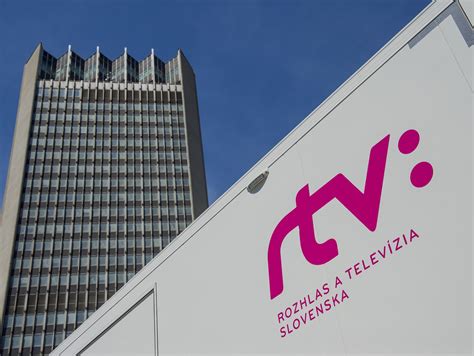 Budova RTVS a logá verejnoprávnej televízie a rozhlasu