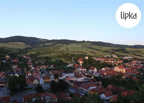 Fotografia žiakov na terénnej exkurzii v miestnej krajine