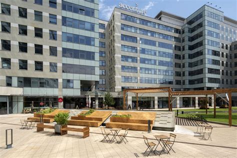 Budova hospicu s pokojným prostredím