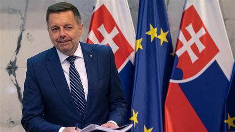Portrét Petra Kažimíra, guvernéra NBS