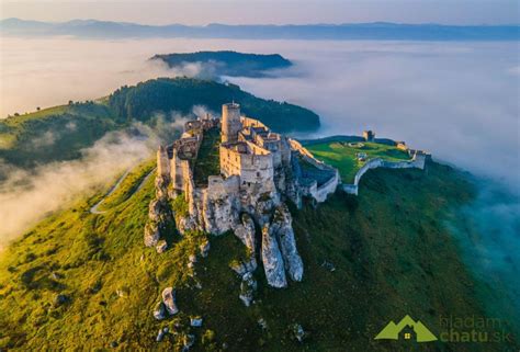 Slovenský hrad v krajine