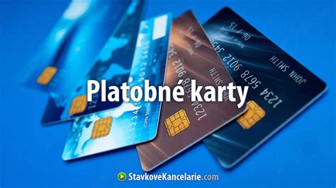 Zblízka platobná karta a peniaze