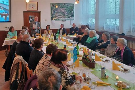 Seniori na kultúrnom podujatí organizovanom Kia