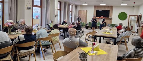 Fotografia seniorov pri tvorivých dielňach