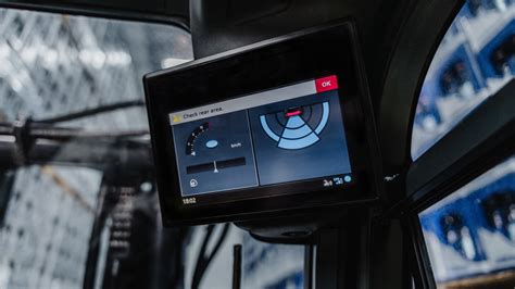 Vysokozdvižný vozík s asistenčným systémom Reverse Assist Radar od Linde